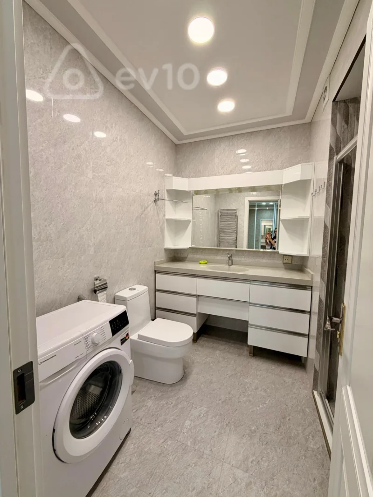 Kirayə verilir 2 otaqlı yeni tikili 100 m²