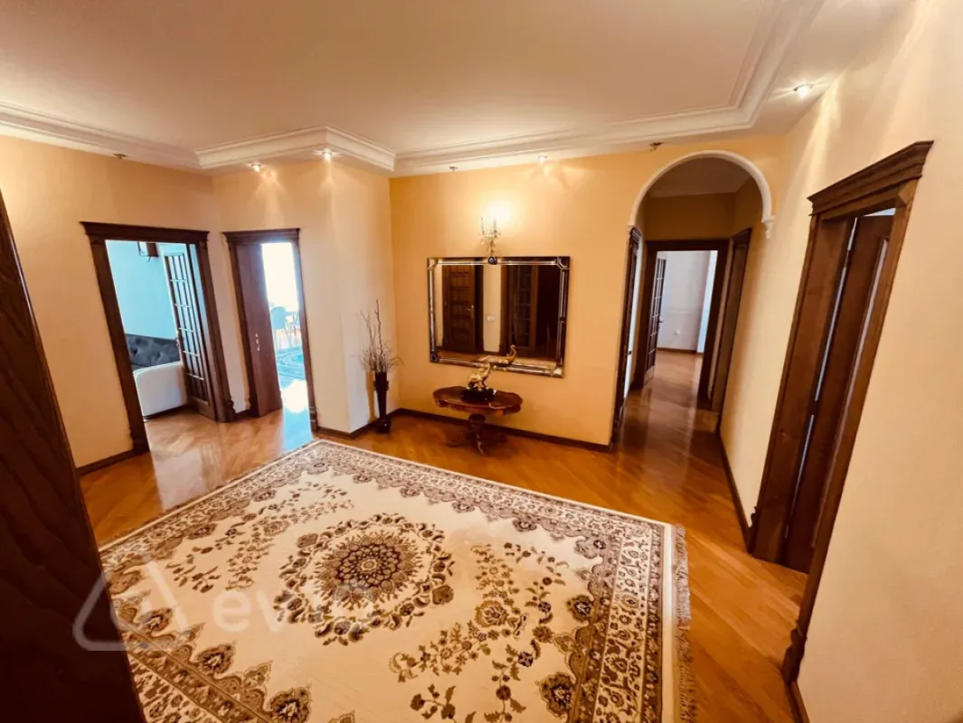 Satılır 5 otaqlı yeni tikili 190 m²