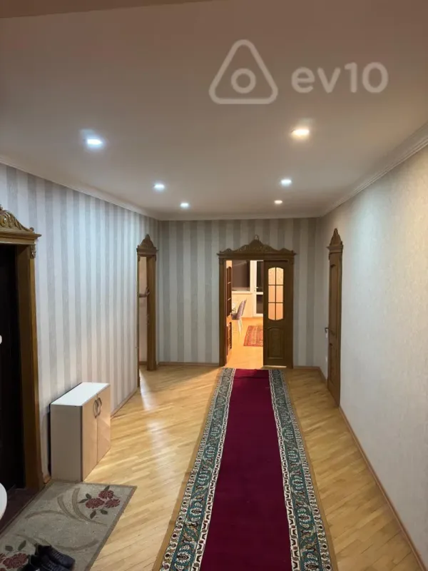 Kirayə verilir 3 otaqlı yeni tikili 162 m²