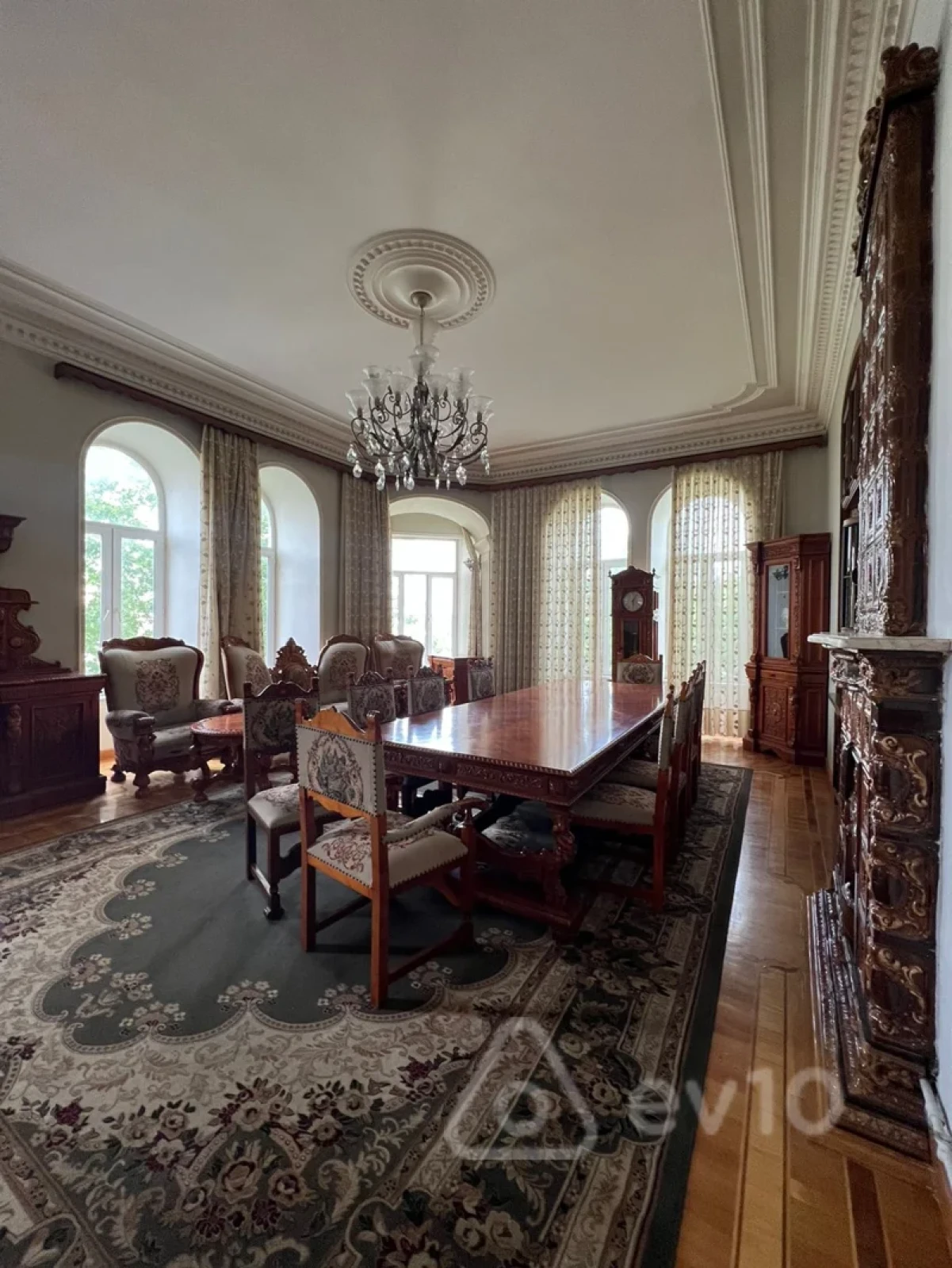 Satılır 4 otaqlı köhnə tikili 180 m²