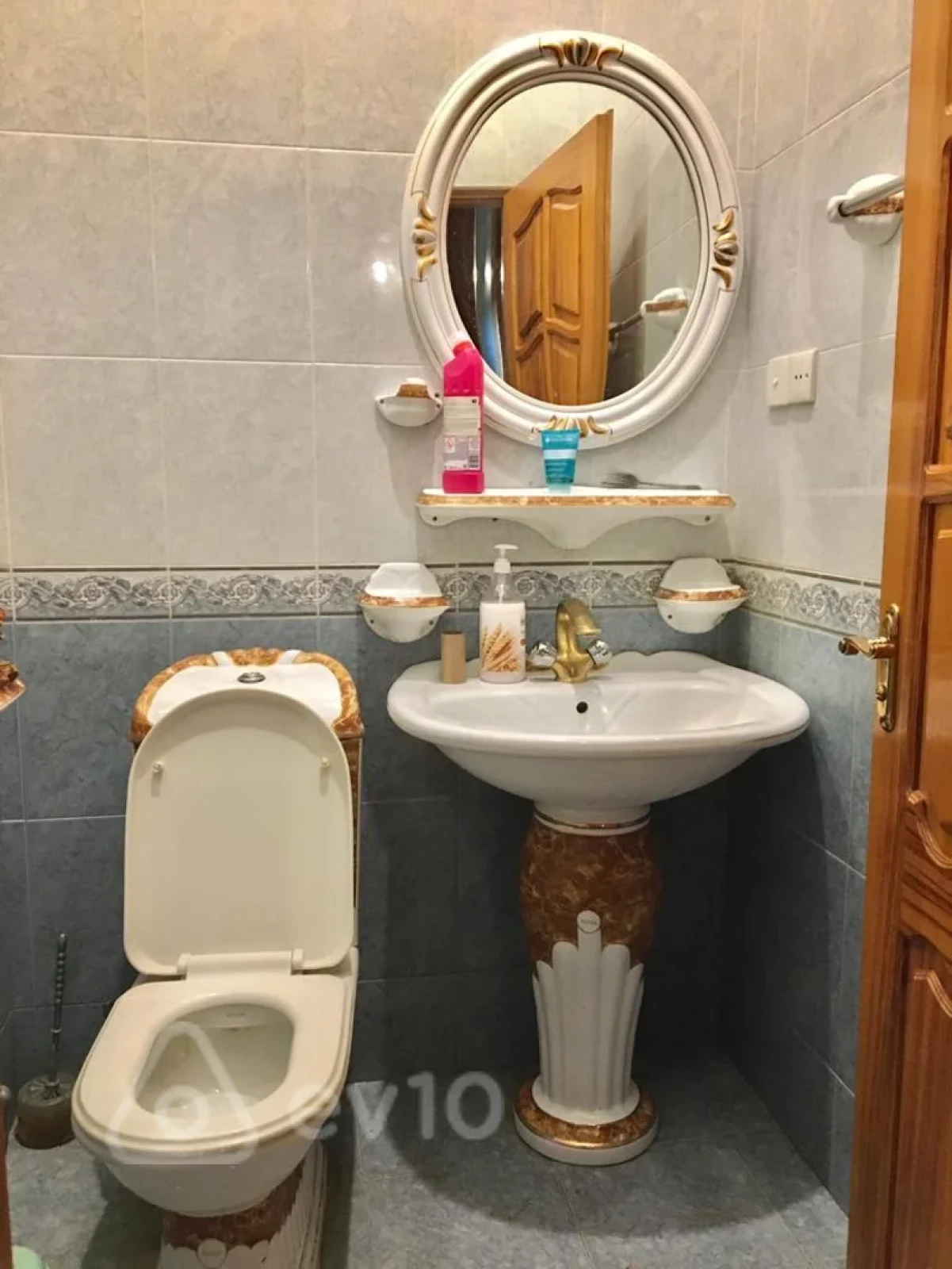 Satılır 4 otaqlı köhnə tikili 180 m²