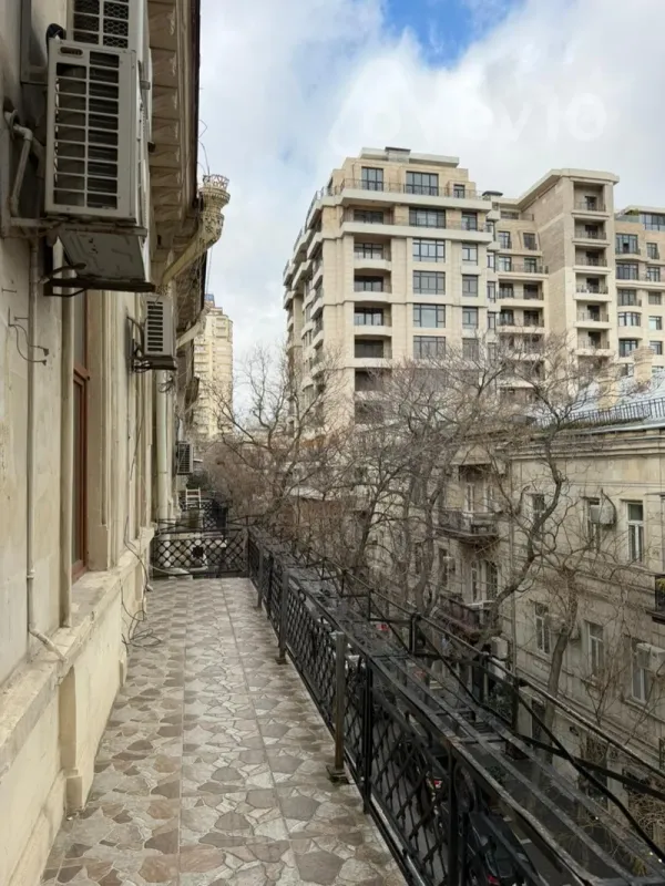 Kirayə verilir 3 otaqlı köhnə tikili 105 m²