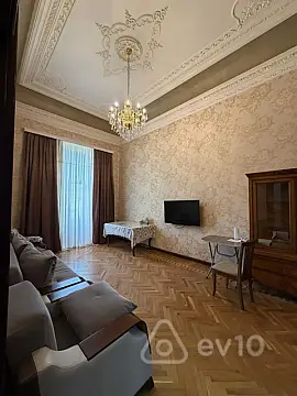 Kirayə verilir 3 otaqlı köhnə tikili 105 m² — Bakı, Səbail 3 otaq 105.00 m²