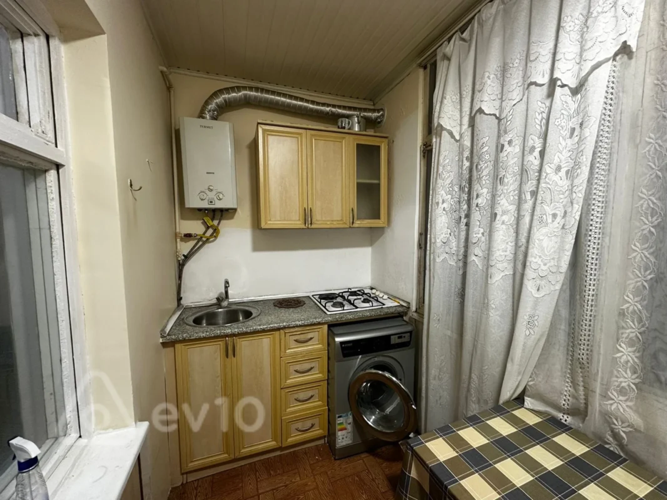 Kirayə verilir 2 otaqlı köhnə tikili 50 m²