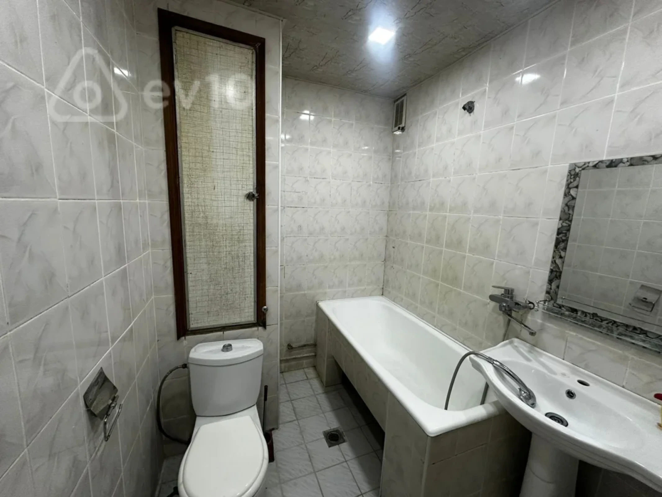 Kirayə verilir 2 otaqlı köhnə tikili 50 m²