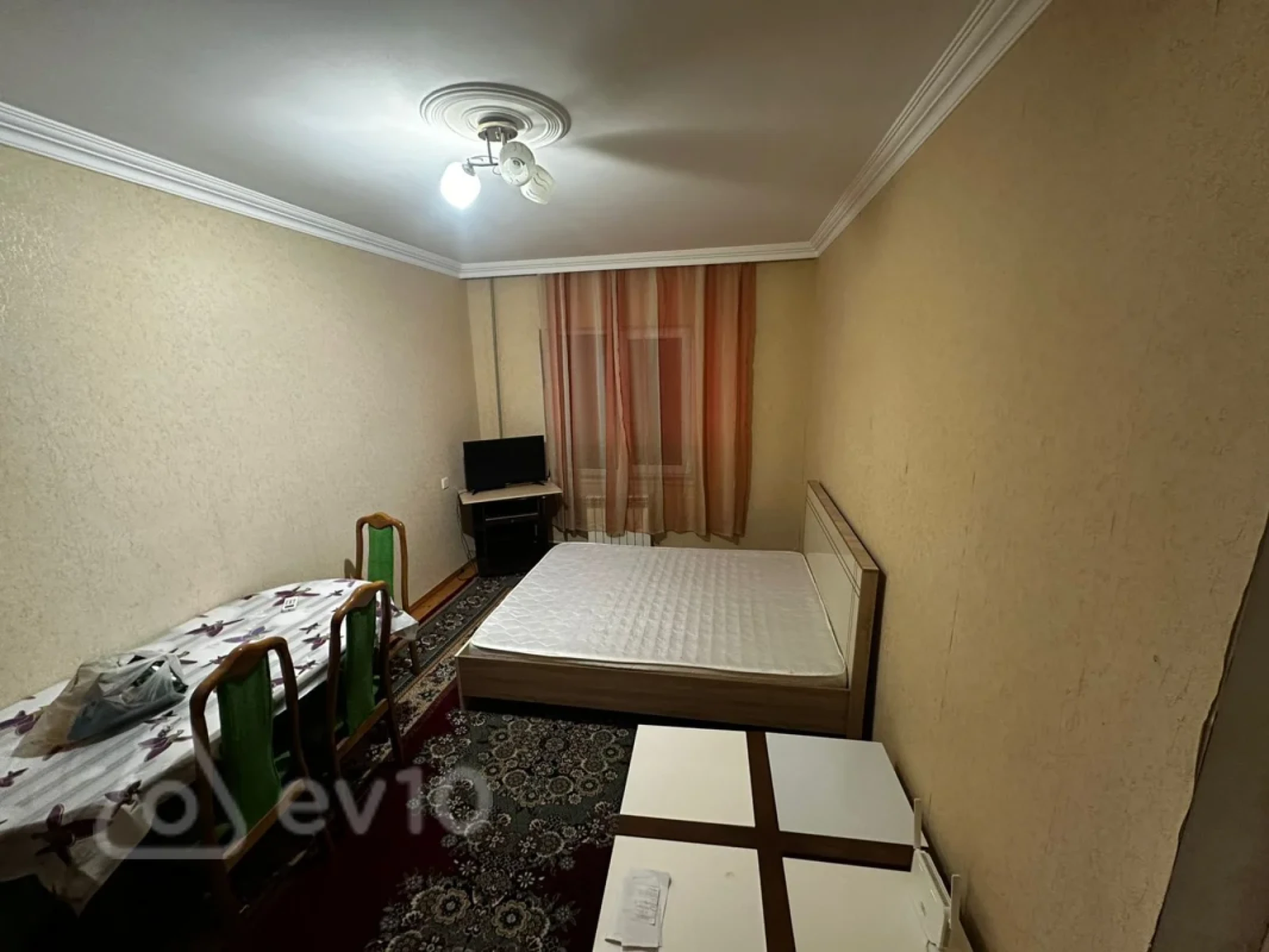 Kirayə verilir 2 otaqlı köhnə tikili 50 m²