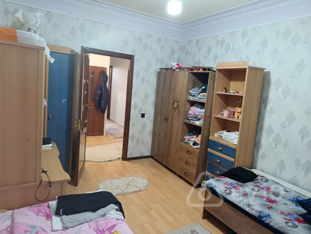 Satılır 4 otaqlı köhnə tikili 100 m²