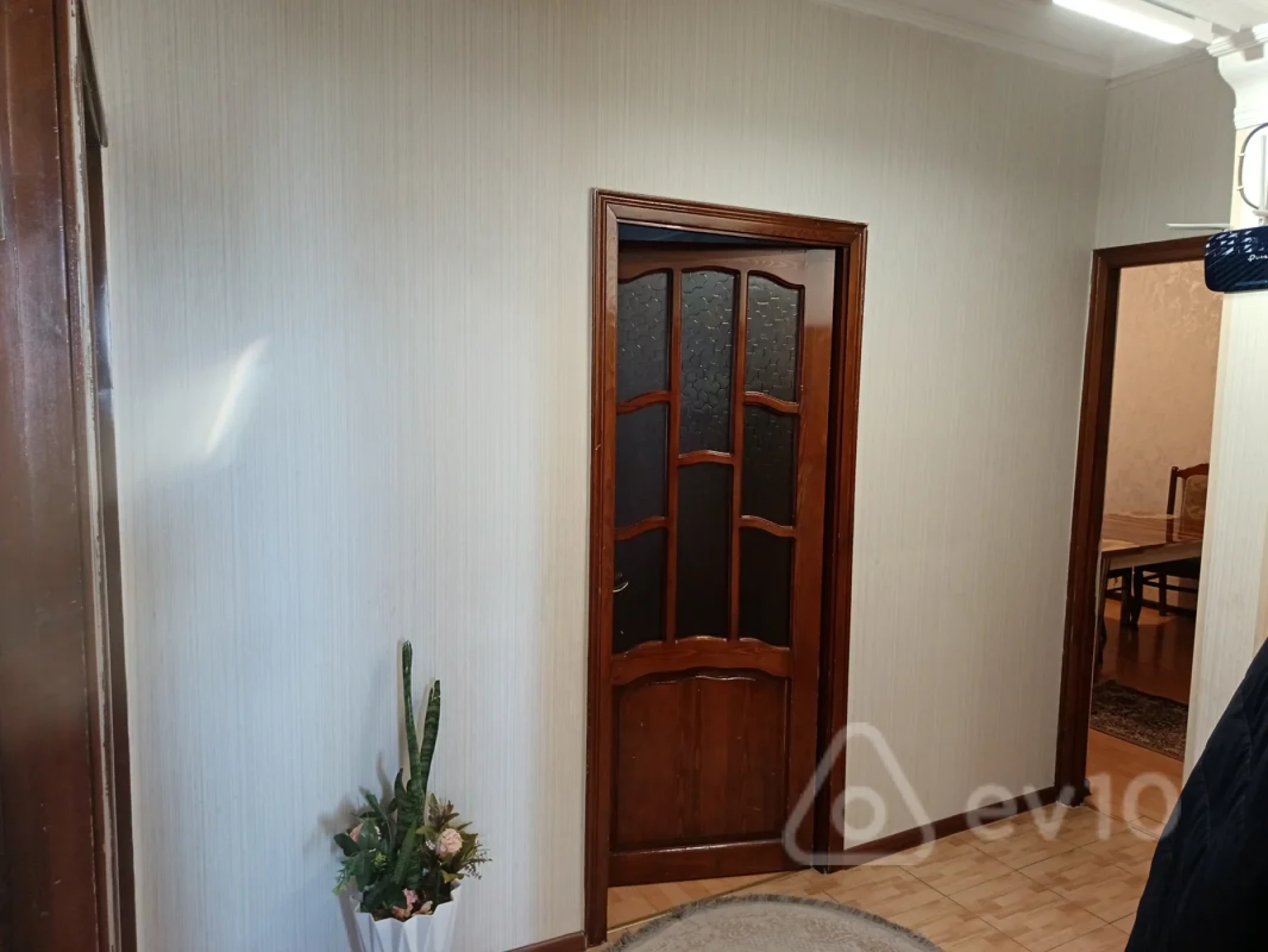 Satılır 4 otaqlı köhnə tikili 100 m²