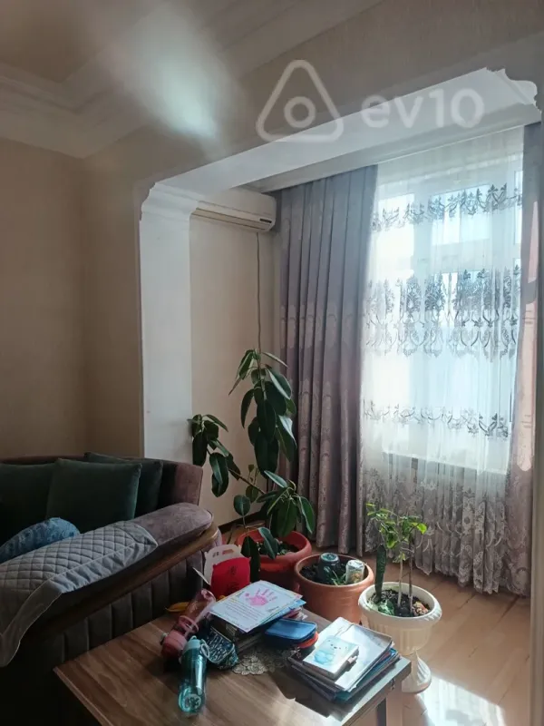 Satılır 4 otaqlı köhnə tikili 100 m²