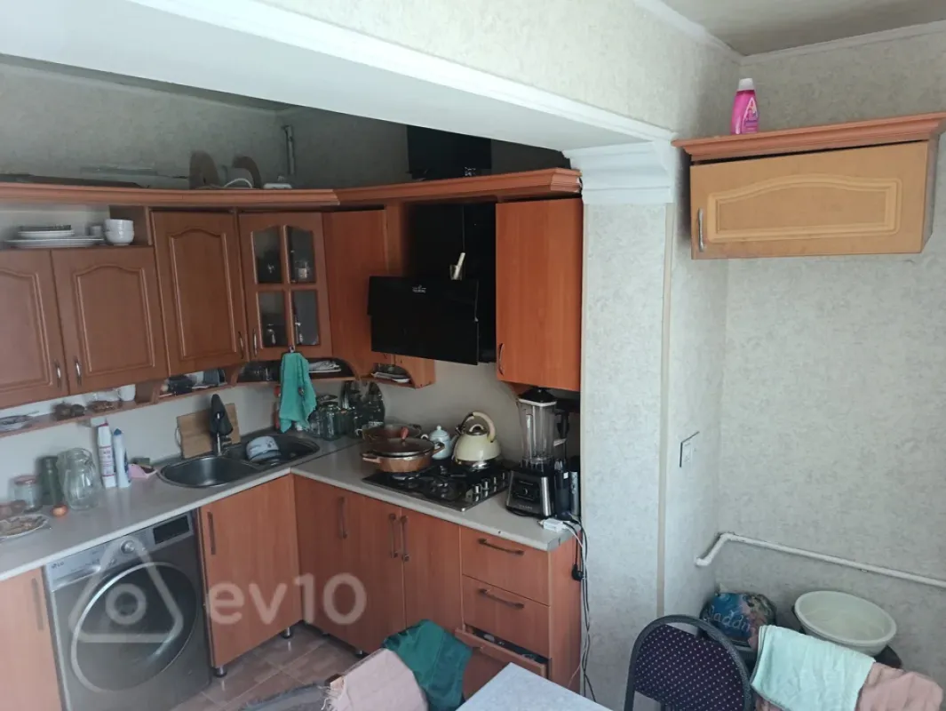 Satılır 4 otaqlı köhnə tikili 100 m²