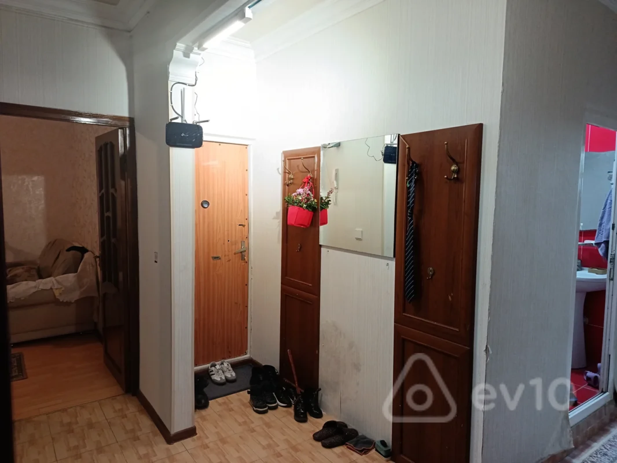 Satılır 4 otaqlı köhnə tikili 100 m²