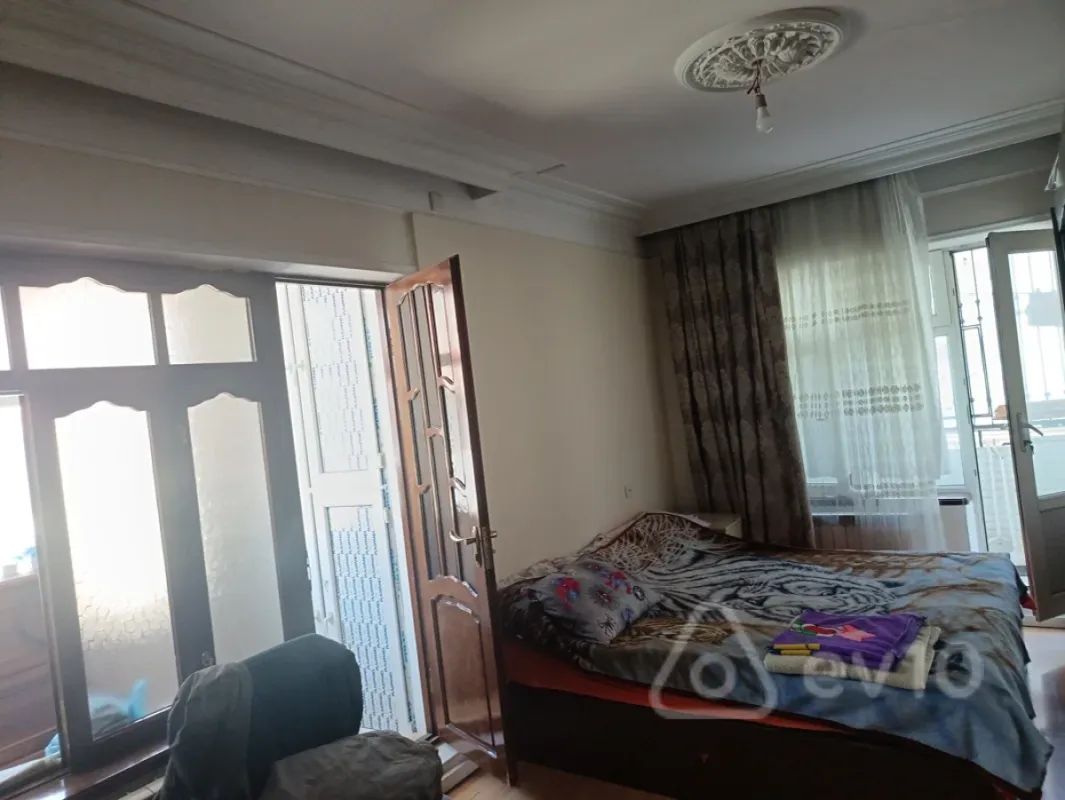 Satılır 4 otaqlı köhnə tikili 100 m²