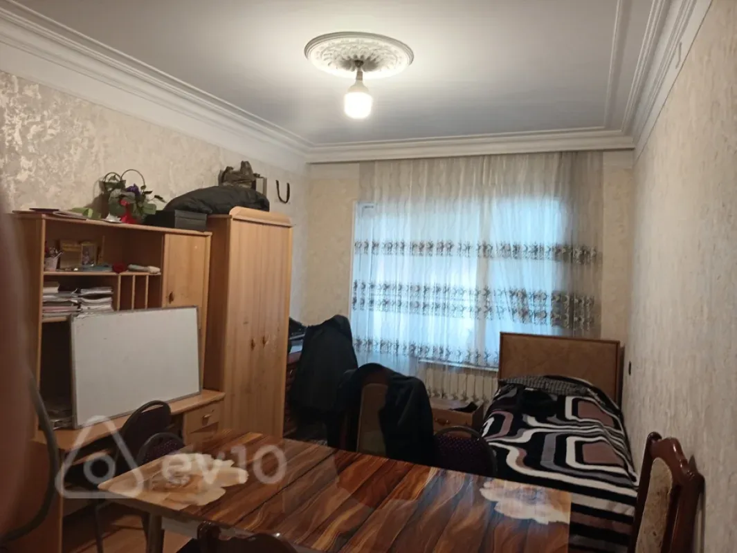 Satılır 4 otaqlı köhnə tikili 100 m²