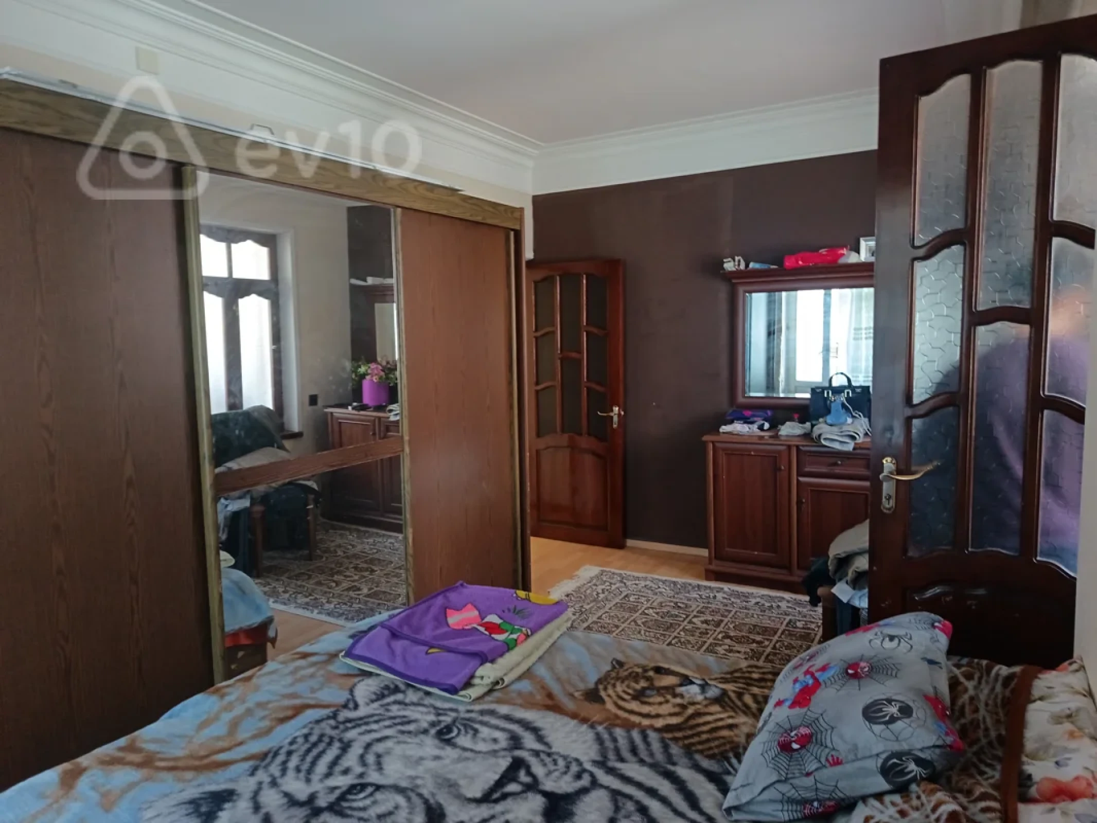 Satılır 4 otaqlı köhnə tikili 100 m²