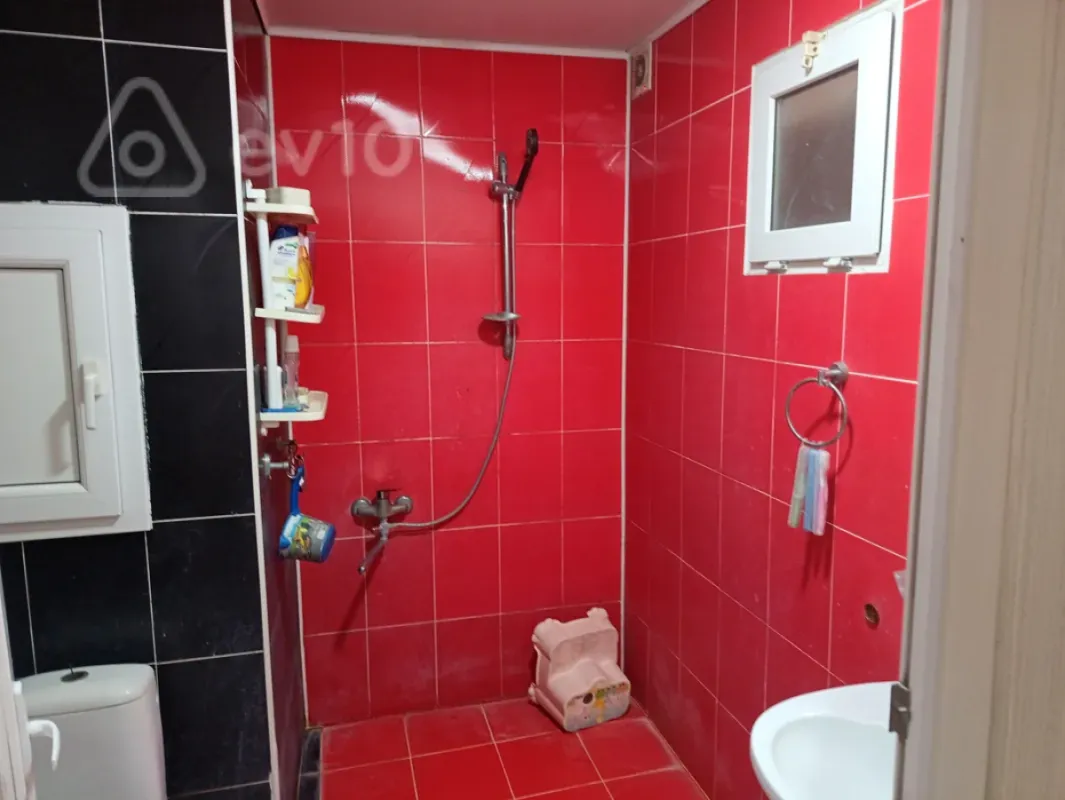 Satılır 4 otaqlı köhnə tikili 100 m²