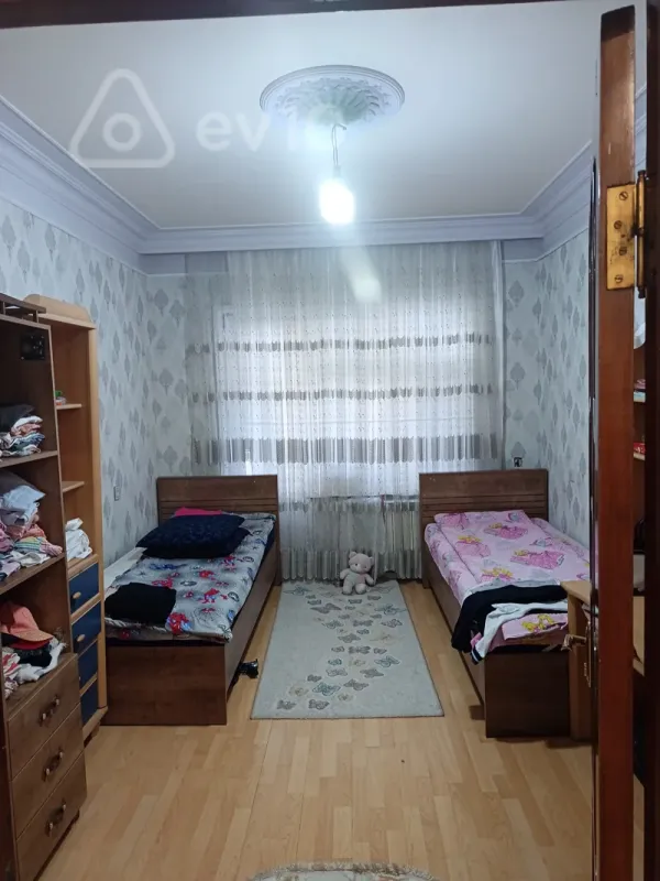 Satılır 4 otaqlı köhnə tikili 100 m²