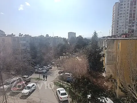 Satılır 4 otaqlı köhnə tikili 100 m²