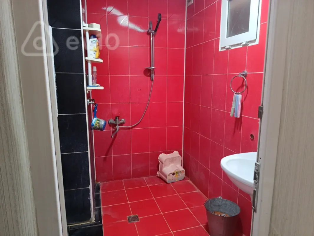 Satılır 4 otaqlı köhnə tikili 100 m²