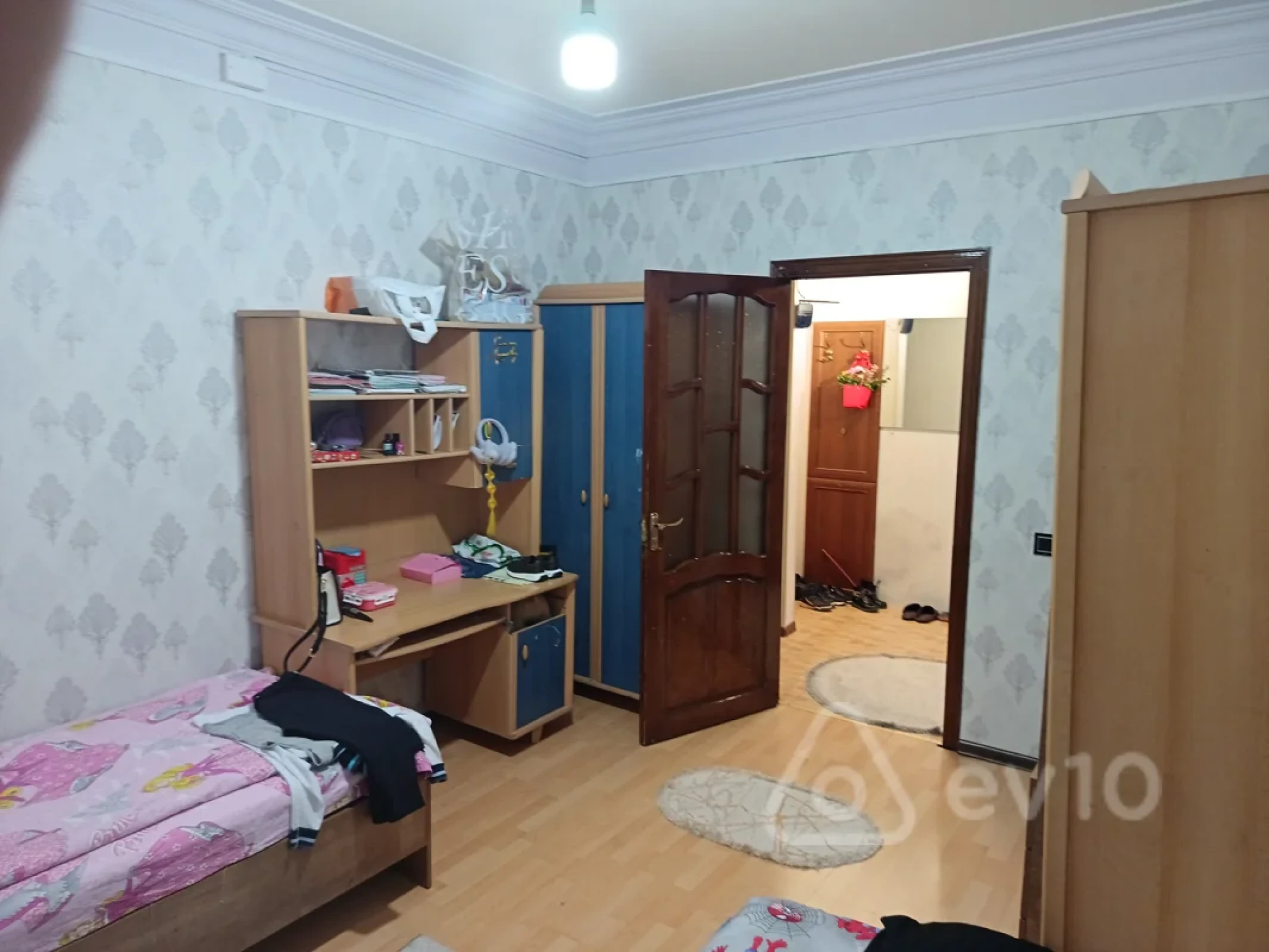 Satılır 4 otaqlı köhnə tikili 100 m²