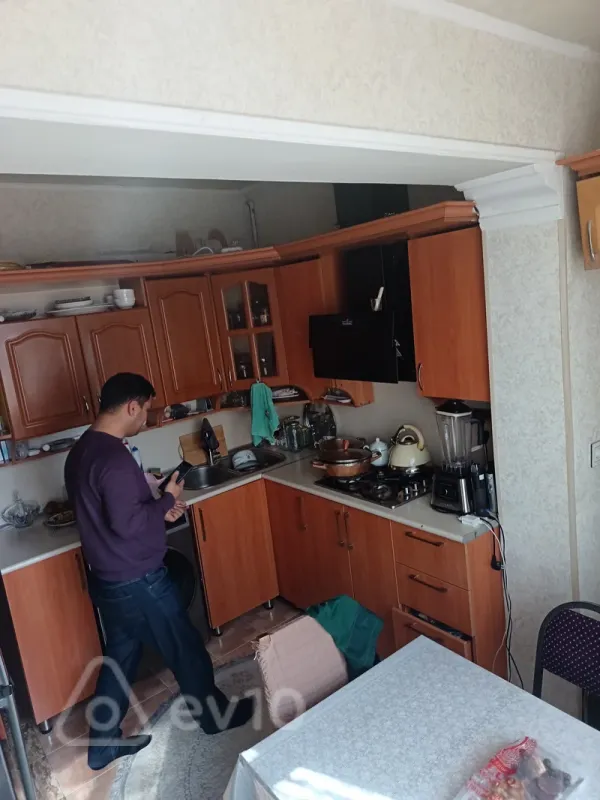 Satılır 4 otaqlı köhnə tikili 100 m²