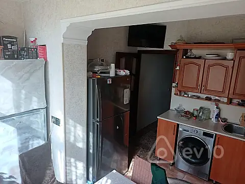 Satılır 4 otaqlı köhnə tikili 100 m²