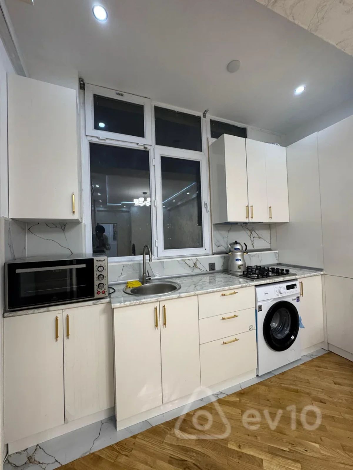 Kirayə verilir 3 otaqlı yeni tikili 65 m²