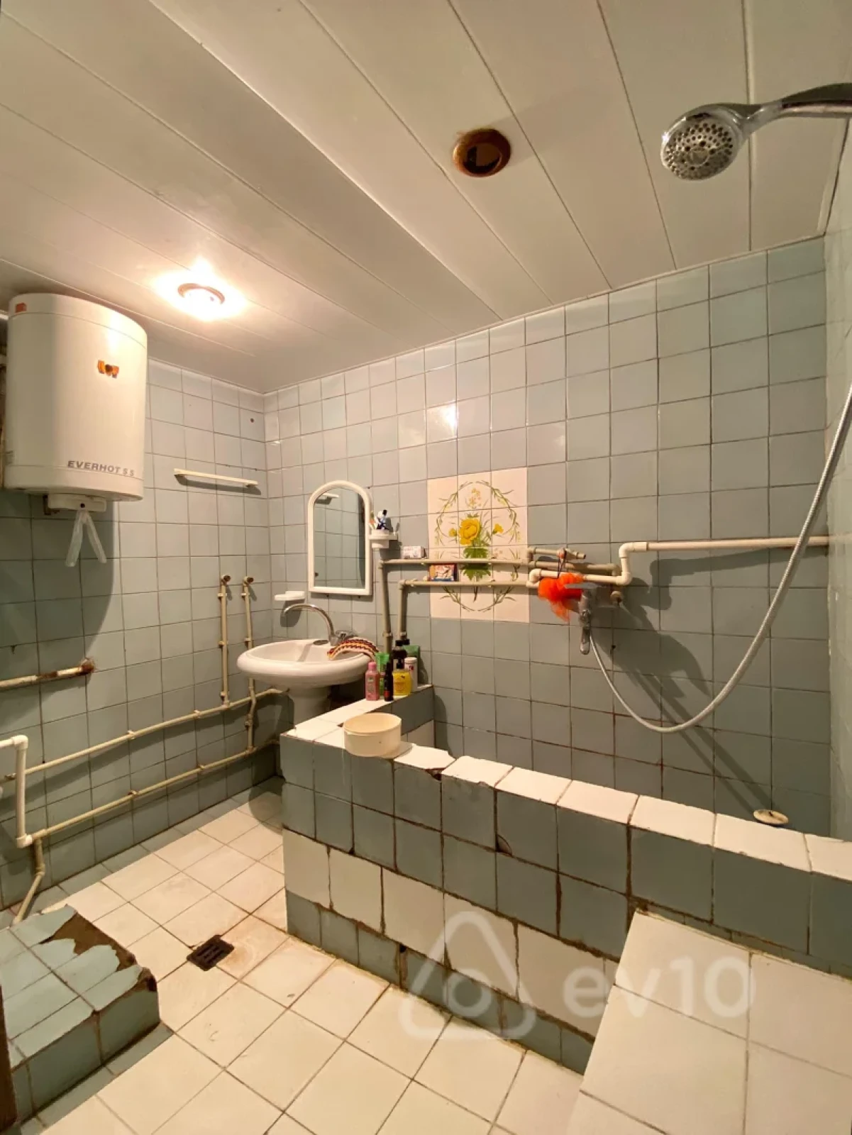 Satılır 3 otaqlı köhnə tikili 80 m²