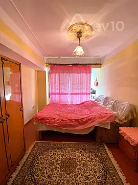 Satılır 3 otaqlı köhnə tikili 80 m²