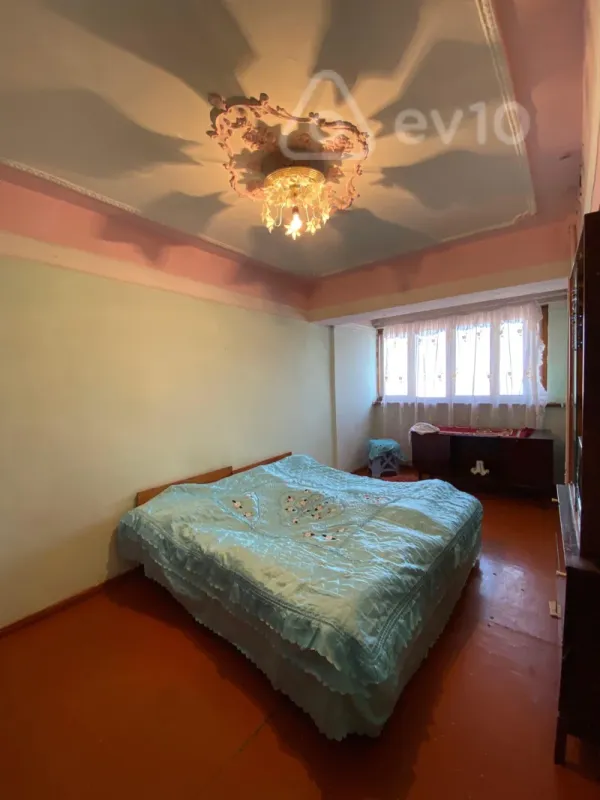 Satılır 3 otaqlı köhnə tikili 80 m²