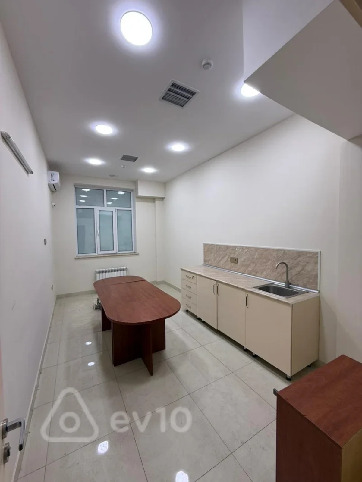 Kirayə verilir 7 otaqlı ofis 150 m²