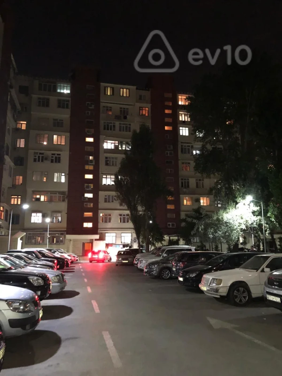 Satılır 4 otaqlı yeni tikili 120 m²