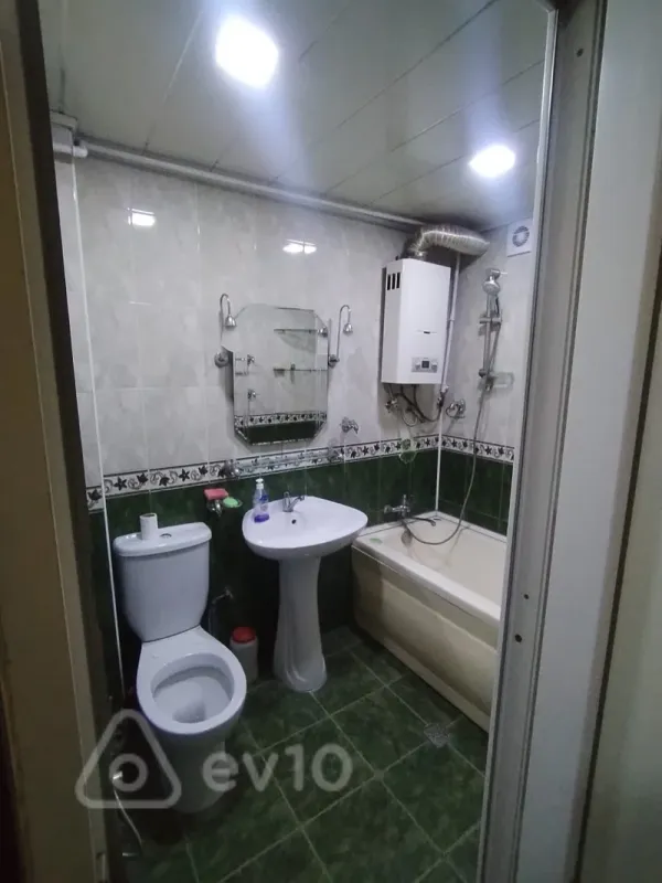 Kirayə verilir 2 otaqlı köhnə tikili 50 m²