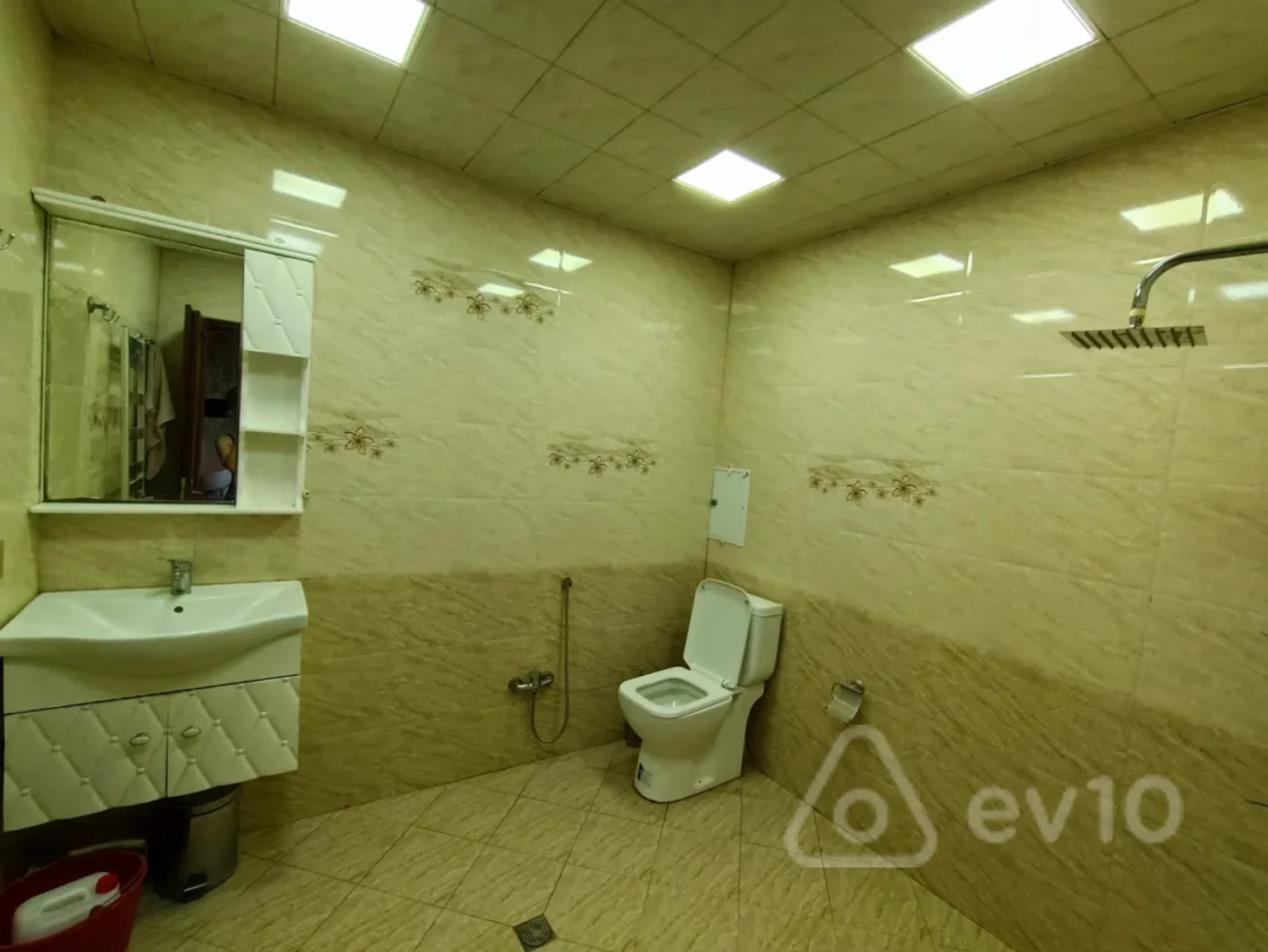 Kirayə verilir 2 otaqlı yeni tikili 45 m²