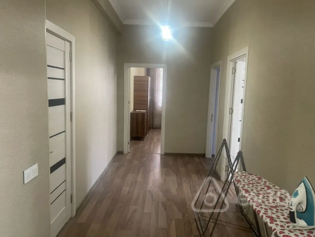 Kirayə verilir 3 otaqlı yeni tikili 200 m²