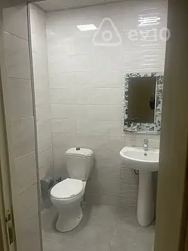 Kirayə verilir 3 otaqlı yeni tikili 200 m²