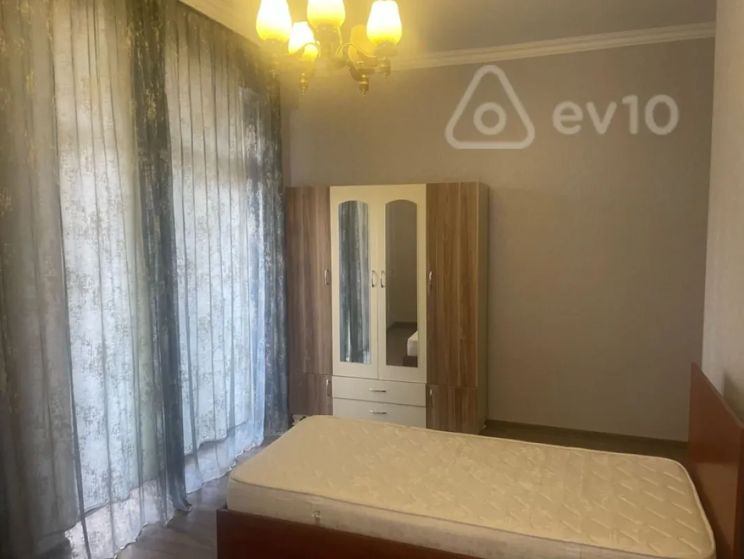 Kirayə verilir 3 otaqlı yeni tikili 200 m²