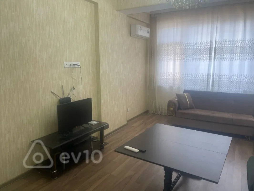 Kirayə verilir 3 otaqlı yeni tikili 200 m²