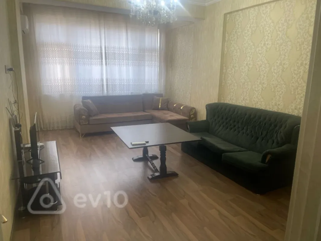 Kirayə verilir 3 otaqlı yeni tikili 200 m²