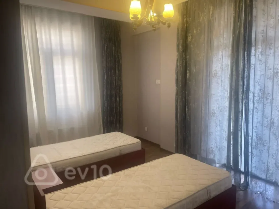 Kirayə verilir 3 otaqlı yeni tikili 200 m²