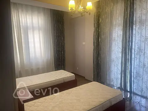 Kirayə verilir 3 otaqlı yeni tikili 200 m²