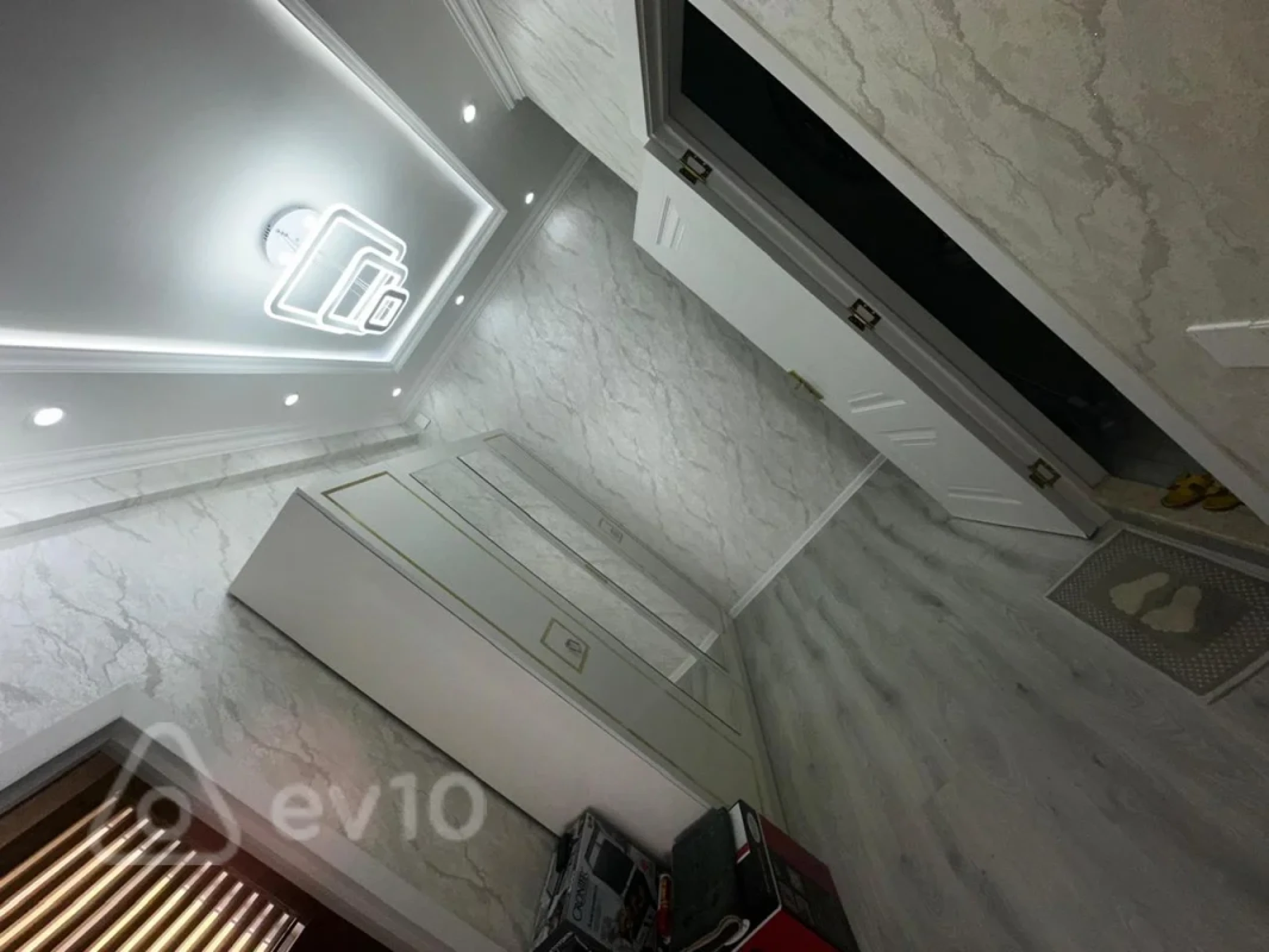 Kirayə verilir 2 otaqlı yeni tikili 70 m²