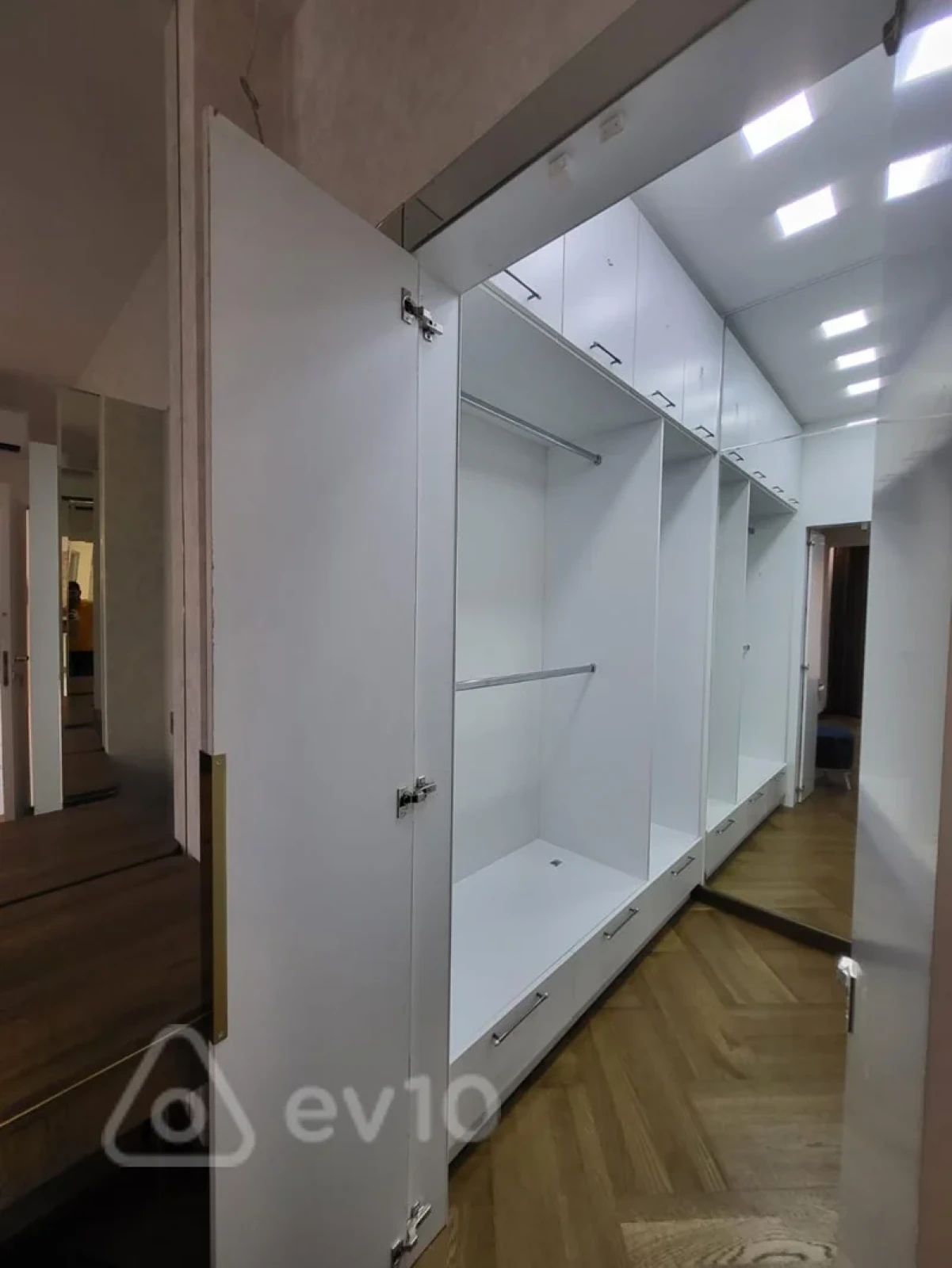 Kirayə verilir 2 otaqlı yeni tikili 100 m²