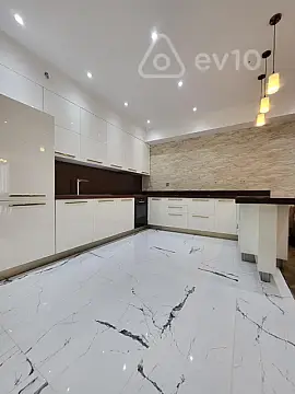 Kirayə verilir 2 otaqlı yeni tikili 100 m²