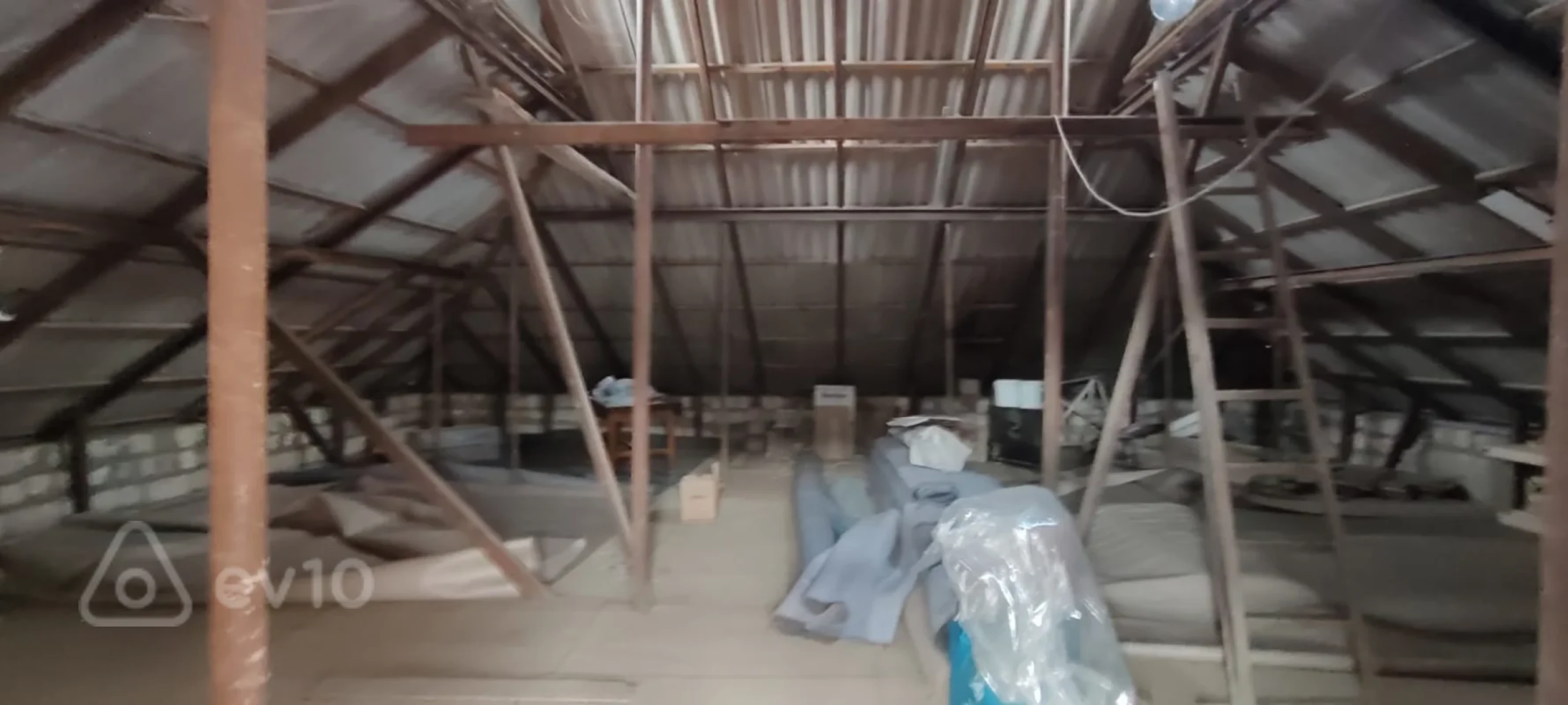 Satılır 8 otaqlı həyət evi 200 m²