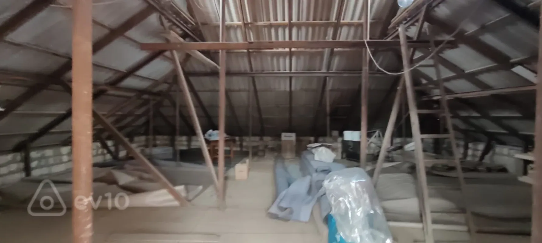 Satılır 8 otaqlı həyət evi 200 m²