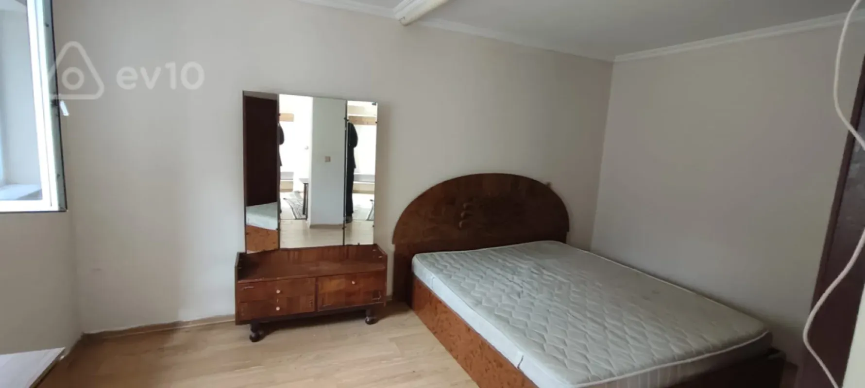 Satılır 8 otaqlı həyət evi 200 m²
