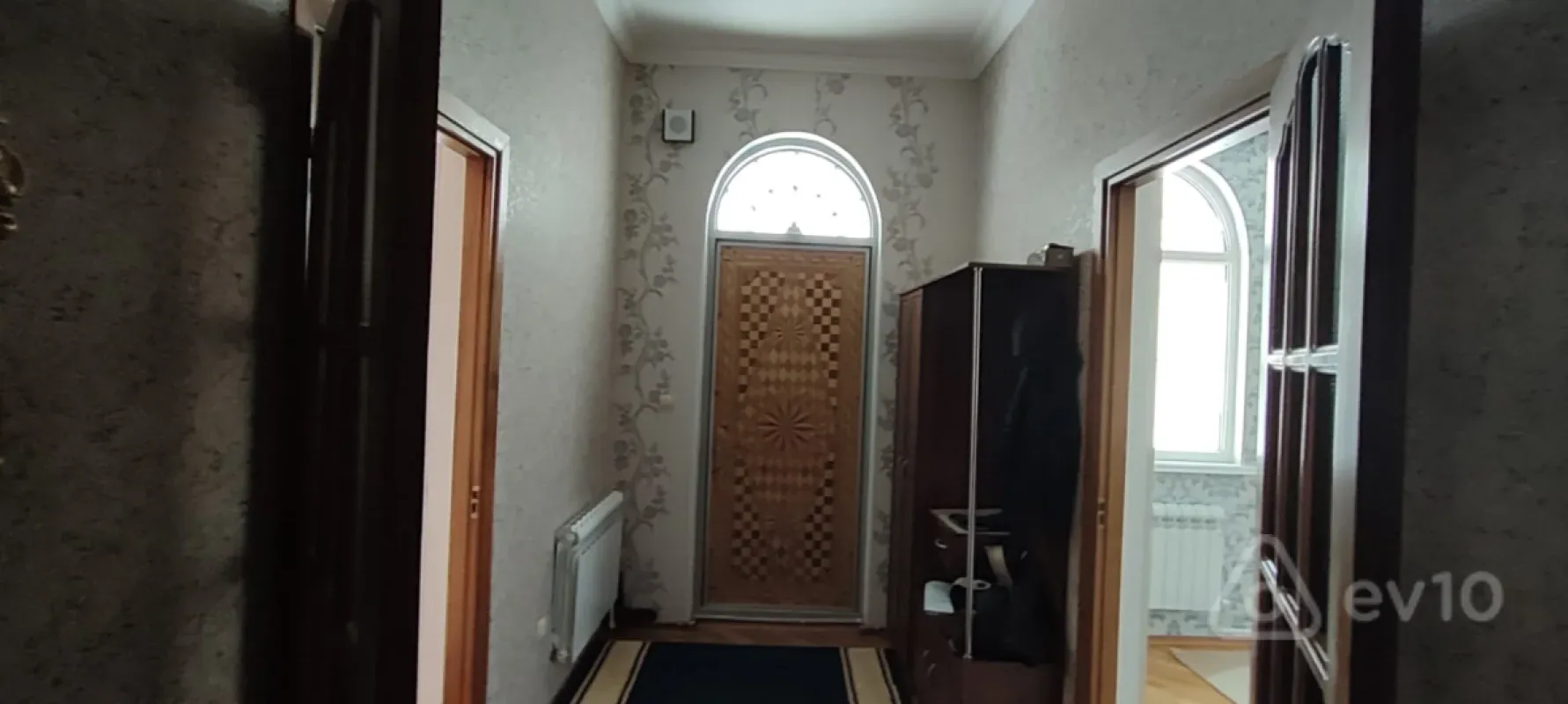 Satılır 8 otaqlı həyət evi 200 m²