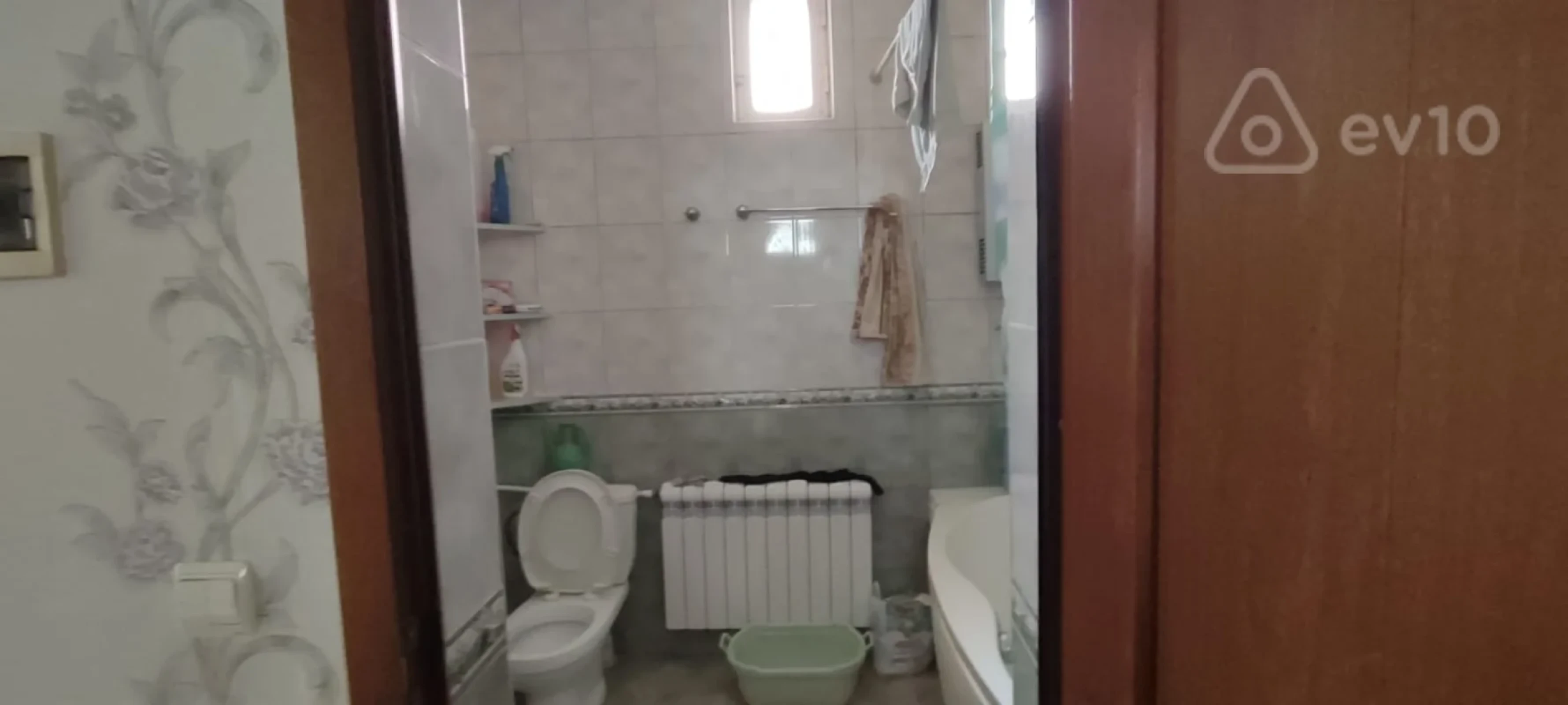 Satılır 8 otaqlı həyət evi 200 m²