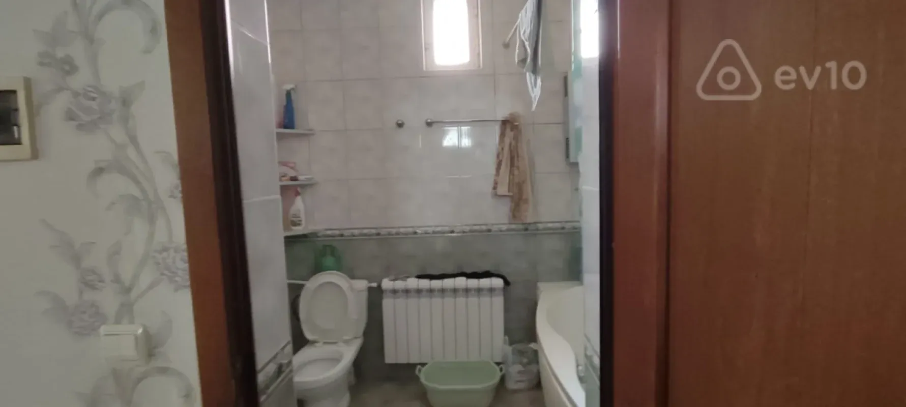 Satılır 8 otaqlı həyət evi 200 m²
