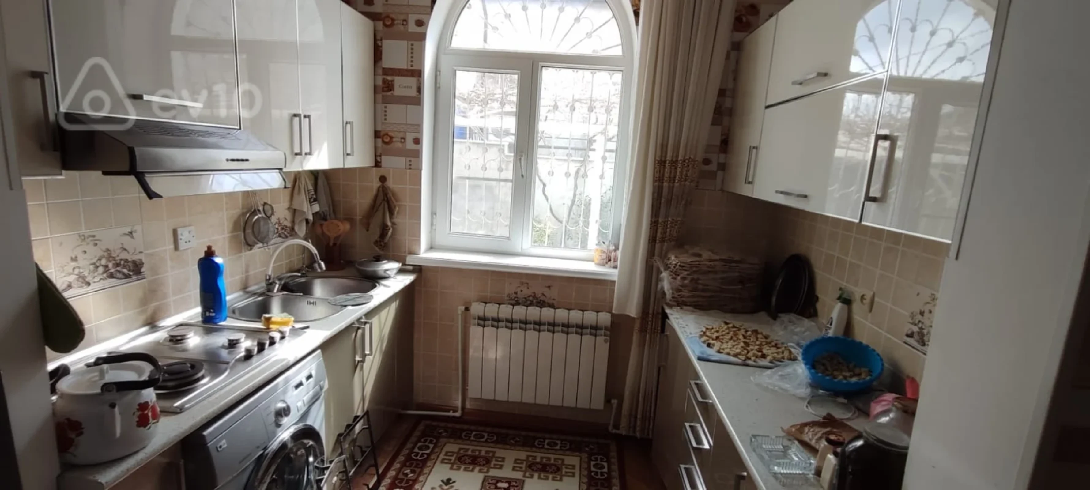 Satılır 8 otaqlı həyət evi 200 m²